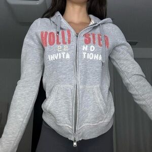 hollister full grey zip up - kids size large but fits like a women’s small